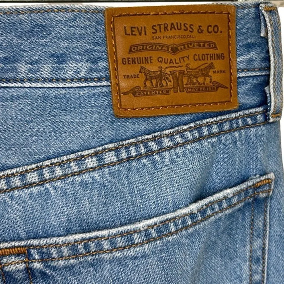 Levi’s - Wedgie Straight, Icon-Fit, Distressed Cropped High Rise Jeans - Size 27 - Picture 13 of 17